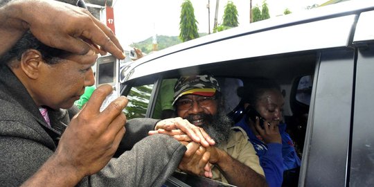 Bebas, aktivis pro-kemerdekaan Papua disambut ratusan pendukung