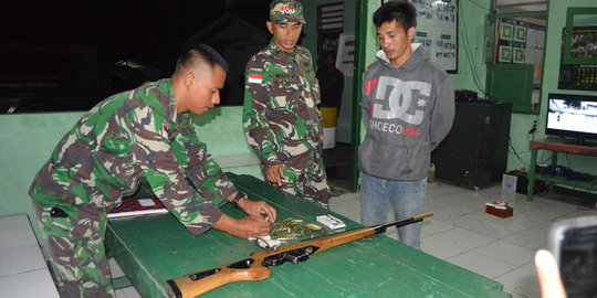Gelar sweeping, TNI di perbatasan temukan senjata api & amunisinya