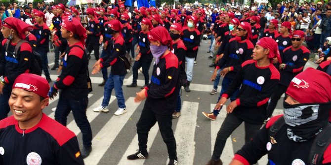 Upah minimum di Bekasi ditetapkan Rp 3,2 juta, buruh walk out