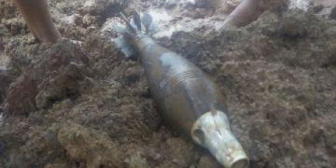 Tukang gali tanah di Karawang temukan Mortir aktif