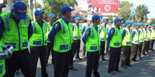 Sosialisasi Pilkada, pasukan biru ajak warga Solo mencoblos