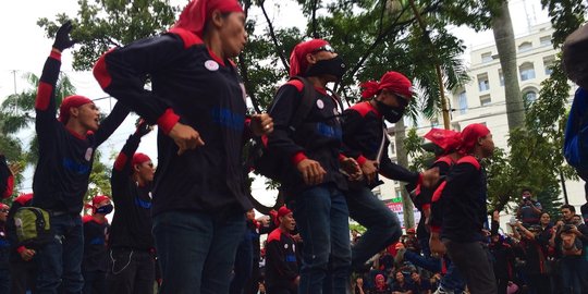 Buruh di Purwakarta boleh bergembira, UMK 2016 naik 13 persen