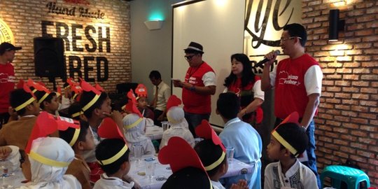 100 Anak yatim diajak 'blusukan' ke dapur Pizza Hut