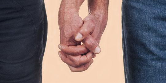 Pengakuan blak-blakan pria penyuka sesama jenis di Indonesia