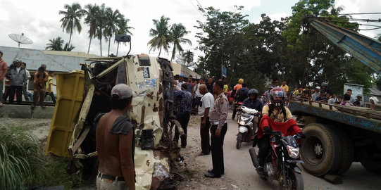 KA hantam truk di Kisaran, sopir tewas terpental ke parit