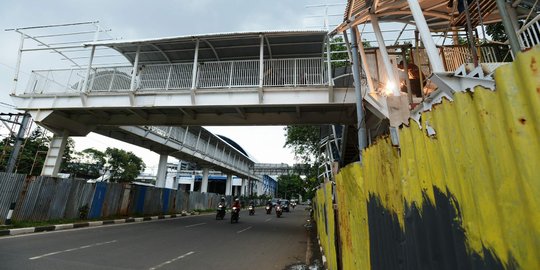 Ada pembongkaran JPO, mulai tengah malam Jl Jend Sudirman ditutup