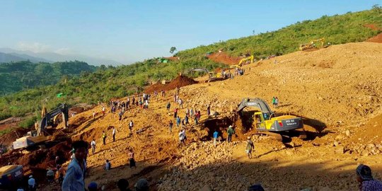 Tambang giok di Myanmar longsor, ratusan orang terkubur