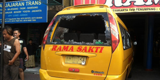 Kantor Travel Rama Sakti diserang, mobil rusak dan karyawan luka