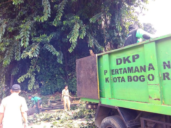 tkp motor patwal menteri susi ringsek di depan kantor wali kota bogor