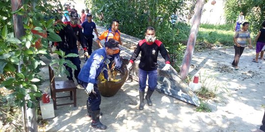 Mayat wanita ditemukan tersangkut di sungai belakang rumah duka