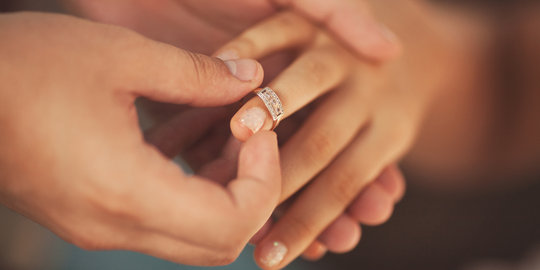 5 Hal yang perlu diperhatikan saat berburu cincin pertunangan