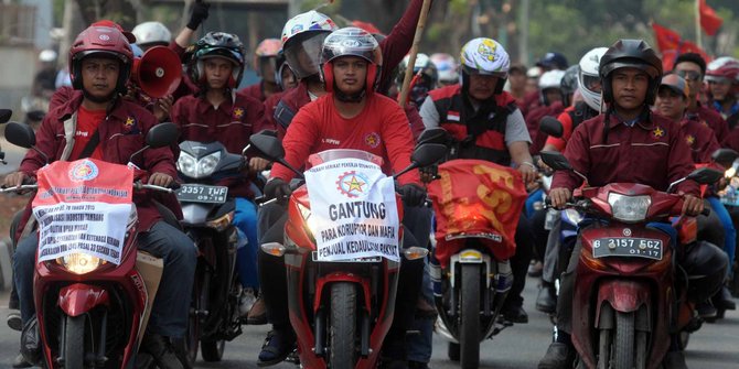 Aksi buruh Pulogadung sweeping pabrik pakai motor mewah