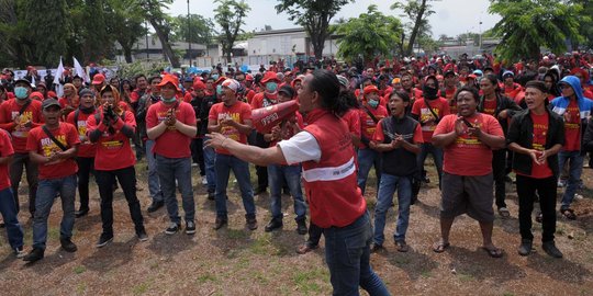 Buruh mogok nasional, pabrik di Kabupaten Bekasi jalan terus