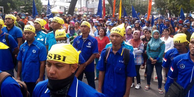 Tolak PP Pengupahan, ribuan buruh geruduk kantor Gubernur Sumut