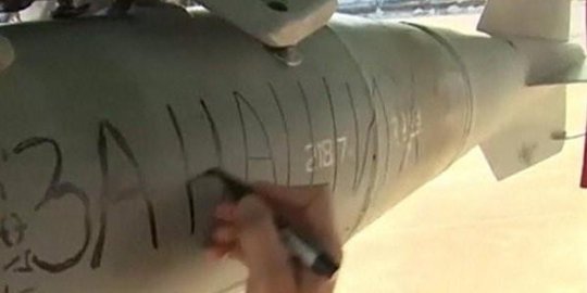 Rusia hujani ISIS dengan bom bertuliskan 'ini untuk Paris'