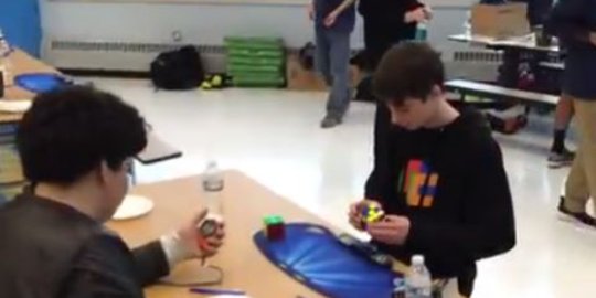 [Video] Rekor dunia, bocah ini selesaikan rubik dalam 4,9 detik