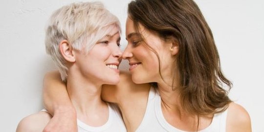 Ternyata semua wanita punya bakat jadi lesbian dan biseksual