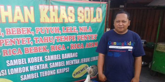 Bayu guru honorer bergaji kecil, putar otak biar dapur tetap ngepul