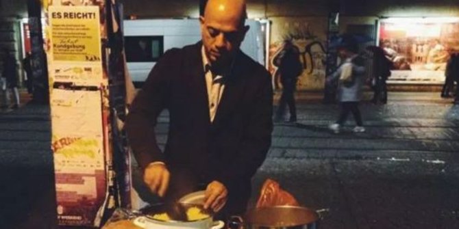 Bersyukur ditampung Jerman, pengungsi Suriah beri makan gelandangan