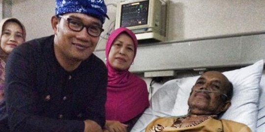 Peringati Hari Guru Nasional, Ridwan Kamil jenguk gurunya yang sakit