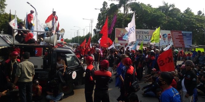 Ikut demo buruh, Anggota DPRD Bekasi diamankan polisi