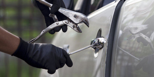 Mobil calon Wawali Kota Tangsel dicongkel, HP dan dokumen raib