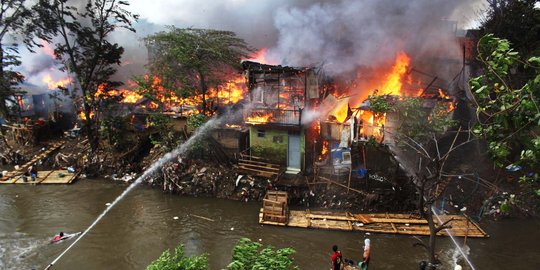 Ratusan rumah di pulau kecil Bajo Pulo Bima NTB ludes terbakar