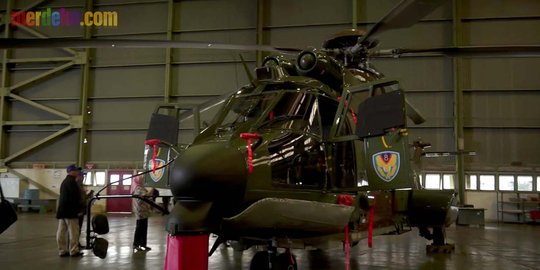 Kecanggihan helikopter EC 725 PTDI dibanding AW 101 pilihan Jokowi