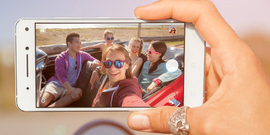 Selfie dengan Lenovo Vibe S1 bisa masuk ke DWP 2015 gratis!
