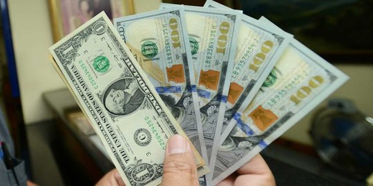 Nilai tukar Rupiah merosot di atas Rp 13.700 per USD