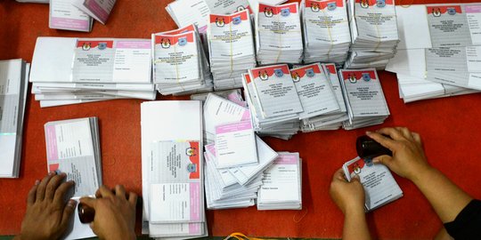 Memantau pelipatan dan penyortiran surat suara Pilkada Tangsel