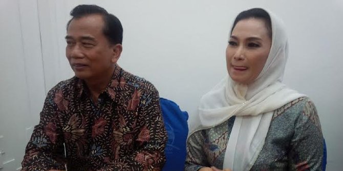 Tiga kali debat Pilwali Surabaya, Lucy masih 'gagap 