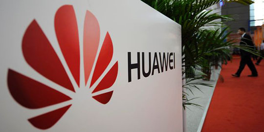 Diduga ada pekerja asing illegal, kantor Huawei di grebek