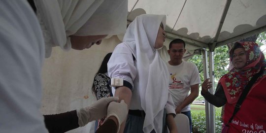 Sadar bahaya AIDS, warga Jakarta cek darah di posko KPAP Jakarta