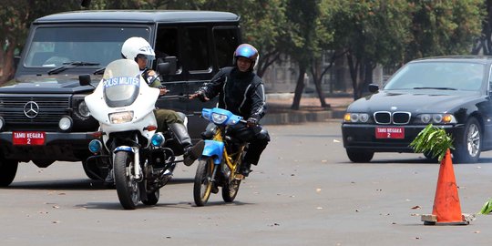 Pemotor ini lawan arus lalu potong jalan saat Wapres melintas