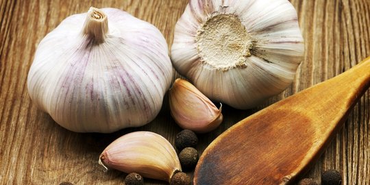 6 Keuntungan makan bawang putih saat perut kosong