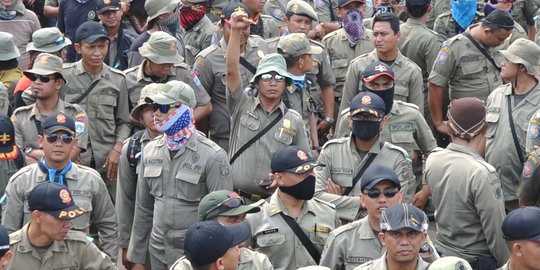 Anggota Polda Riau serbu markas Satpol PP Pekanbaru