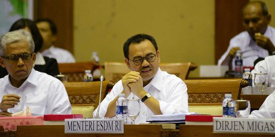 Menteri Sudirman Said hadiri rapat kerja dengan Komisi VII DPR