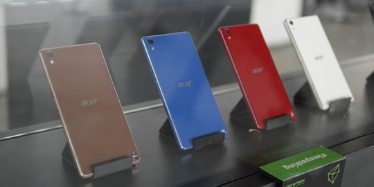 Smartphone baru Acer ini punya 3 kartu SIM LTE dengan kamera 13 MP