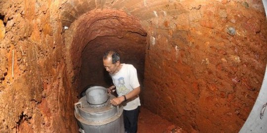 gali gunung dan tinggal di gua lebih dari 10 tahun rev3