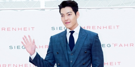 Para pria akui terpesona wajah tampan eksotis Kim Woo Bin