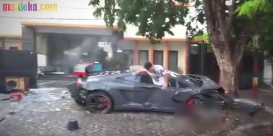 Keluarga pengemudi Lamborghini maut janji sekolahkan 5 anak korban