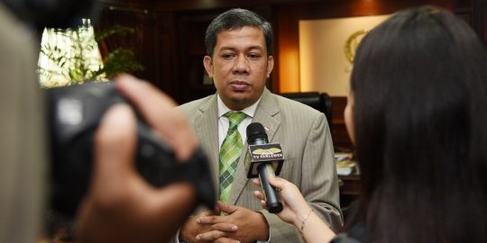 Fahri: Orang populer wajar nama disebut di obrolan warung kopi