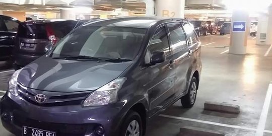 Lihat cara parkir orang ini, pasti bikin kesal