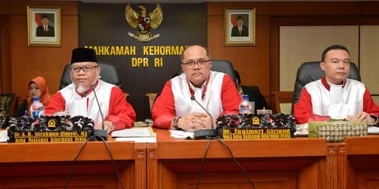 Tolak voting, Junimart minta MKD putar rekaman Setnov malam ini