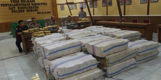 Gerebek gudang di Serang, polisi temukan 1,6 ton ganja