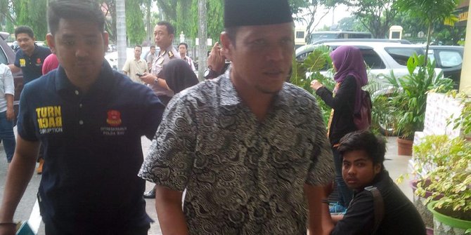 Korupsi Bansos Rp 300 miliar, 2 anggota DPRD Bengkalis ditahan