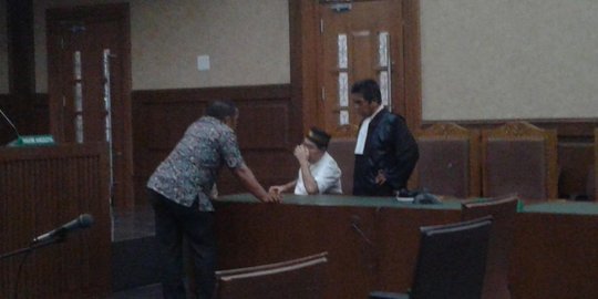 Divonis 3 tahun penjara, panitera PTUN Medan menangis