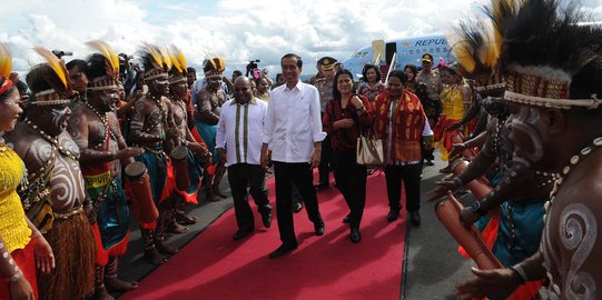 Rapat bahas Papua, Jokowi sindir pola kerja menteri di masa lalu