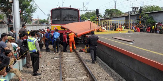 Jumlah korban tewas KRL vs metromini bertambah jadi 18 orang
